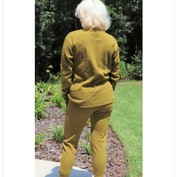 Brand New Camo Loungewear High-Quality Sweatsuit - Picture 3 of 9